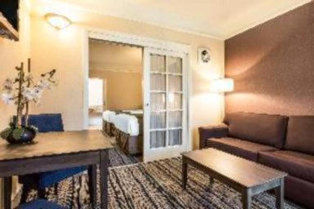 Ramada Suites By Wyndham San Diego Zewnętrze zdjęcie