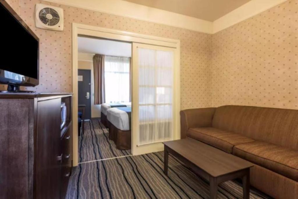 Ramada Suites By Wyndham San Diego Zewnętrze zdjęcie