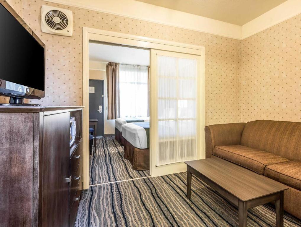 Ramada Suites By Wyndham San Diego Zewnętrze zdjęcie